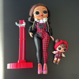 Bundle | LOL OMG! | Camp Cutie doll & lil sister | accessories & stand